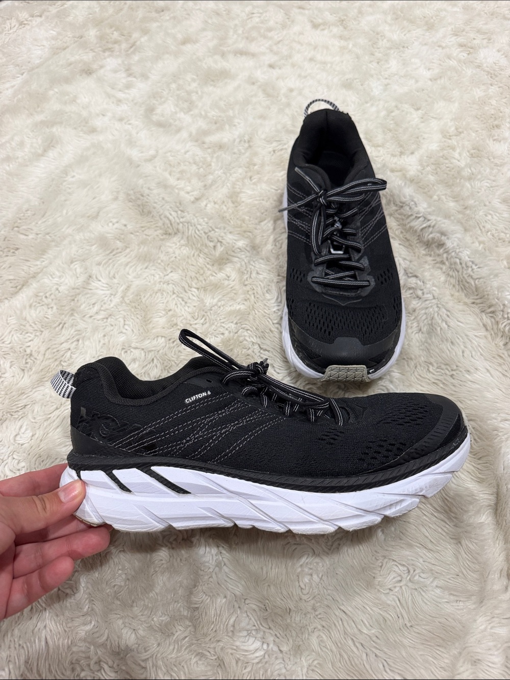 Hoka One One Clifton 6 in Black and white Mens Running Shoes
Athletic Sneakers 9 - Picture 5 of 8